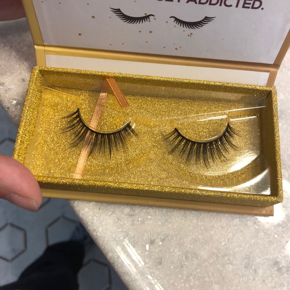 Lashaholic Lashes